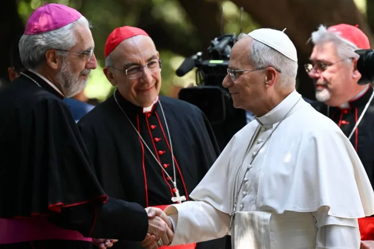 Papa Leão XIV Clama por Libertação de Reféns no Haiti e Reza por Vítimas de Tragédias Globais
