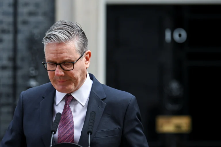 Keir Starmer, ex-premiê britânico, renuncia ao Parlamento após 11 anos de mandato