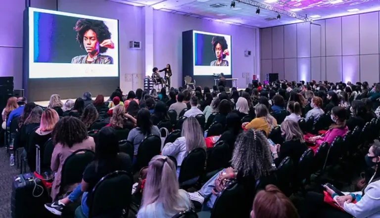 Tendências Beleza 2026: Personalização, Tecnologia e Consciência Moldam o Futuro do Mercado Brasileiro