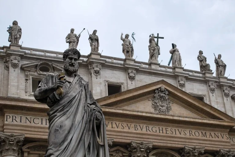 Plataforma de Oração Leva Intenções ao Túmulo de Santa Teresa de Calcutá no 10º Aniversário de Sua Canonização