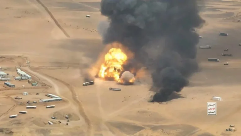 Houthis Atacam Instalações de Energia na Arábia Saudita e Anunciam Nova Ofensiva, Escalando Conflito no Iêmen