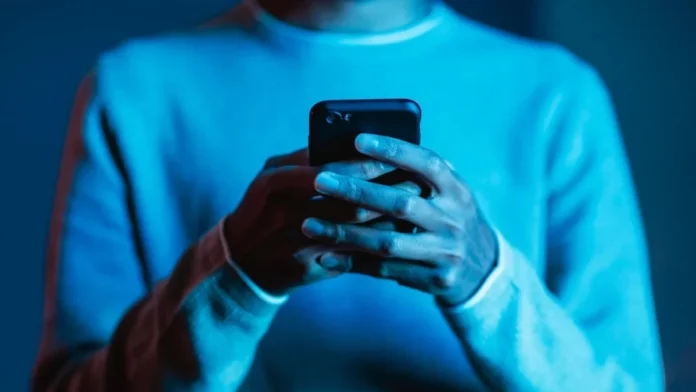 Ataque a Cada 5 Segundos: Entenda o 'Golpe do Sósia' que Usa Seu Rosto e Veja Como Se Proteger da Nova Onda de Fraudes Digitais em 2026