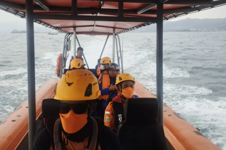 Fotojornalistas Indonésios Desaparecem no Mar Enquanto Cobriam Erupção do Vulcão Anak Krakatau