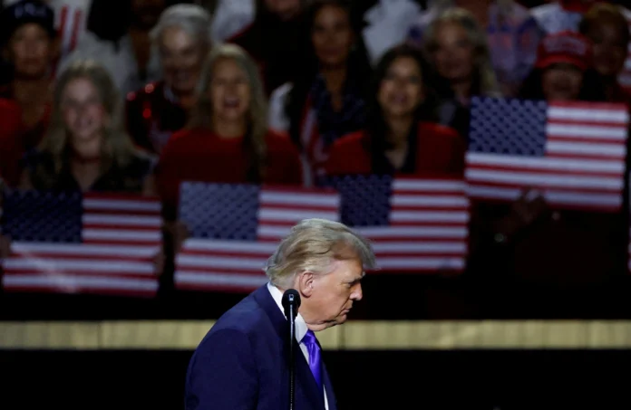 Trump prevê fim da guerra com Irã após eleições de meio de mandato, mas assessores alertam para conflito prolongado