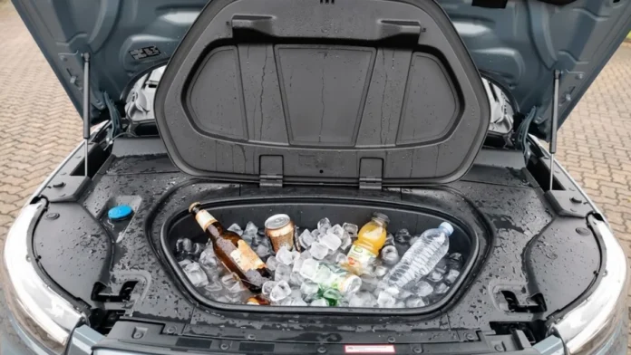 Truque Viral para Gelar Bebidas em Carros Elétricos Acende Alerta: Riscos de Choque, Danos e Perda de Garantia