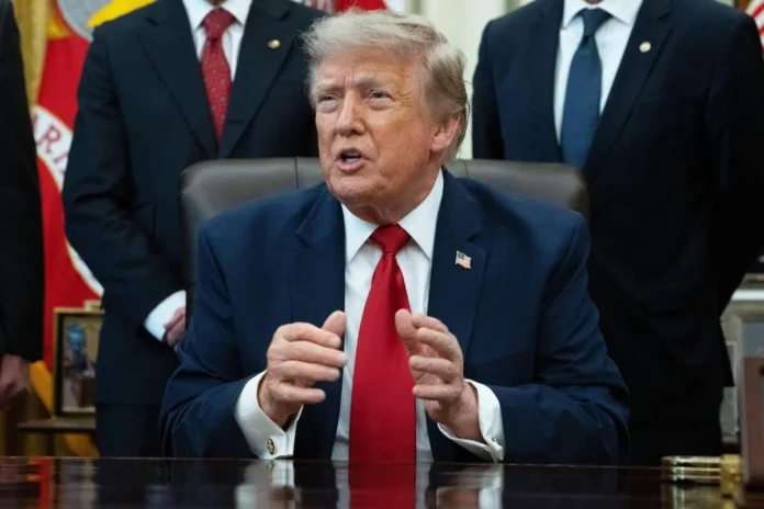 Trump chama de "forças negativas" quem pede regulamentação da IA e defende liderança dos EUA contra a China