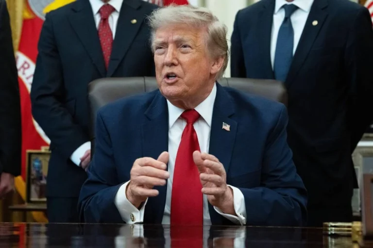 Trump chama de “forças negativas” quem pede regulamentação da IA e defende liderança dos EUA contra a China