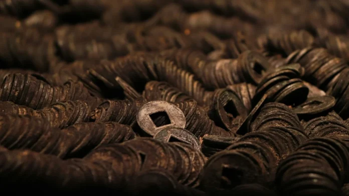 Tesouro Romano Inédito: Arqueólogos Desenterram 40 Mil Moedas em Jarros Antigos na França